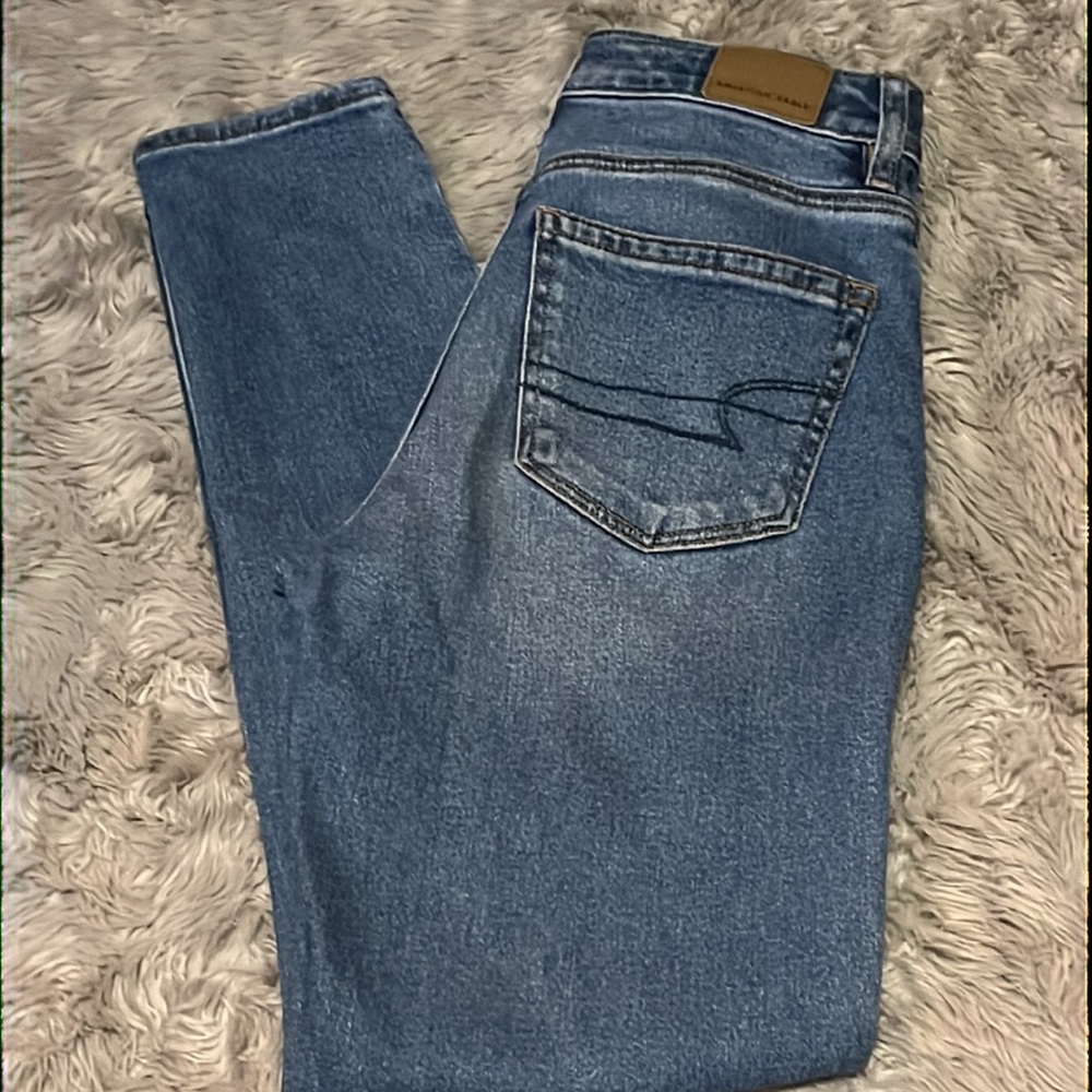 American Eagle outfitters “Mom Jeans” blue jeans
